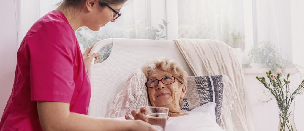 Avantages pour les patients d'etre soigné par le prestataire de santé à domicile Adomcare